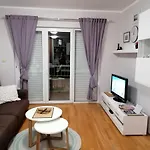 Laura Galileo Blizu Centra I Plaze Makarska