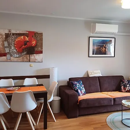 Laura Galileo Blizu Centra I Plaze