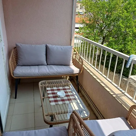 Laura Galileo Blizu Centra I Plaze * マカルスカ