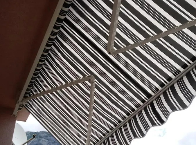 Laura Galileo Blizu Centra I Plaze * Makarska