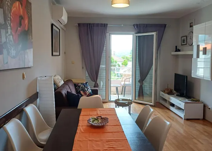 Laura Galileo Blizu Centra I Plaze Makarska