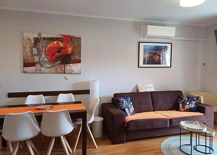 Laura Galileo Blizu Centra I Plaze