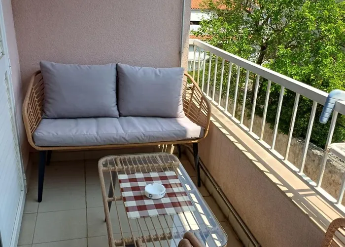 Laura Galileo Blizu Centra I Plaze * Makarska