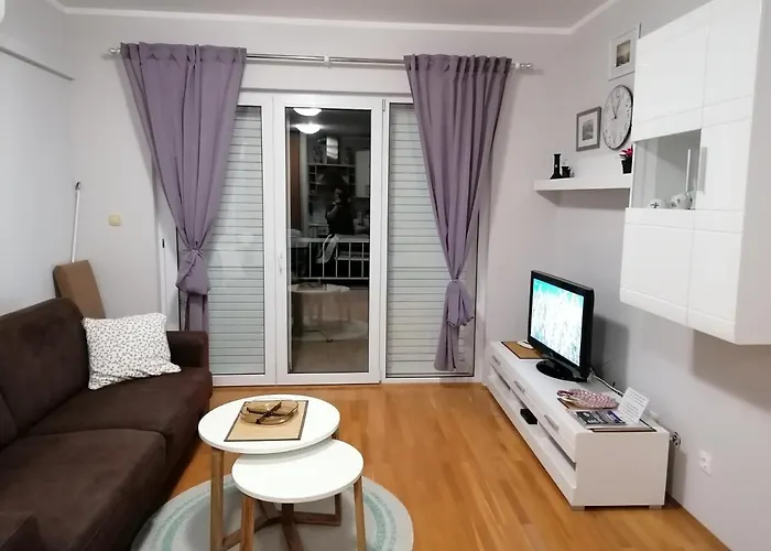 Laura Galileo Blizu Centra I Plaze Makarska