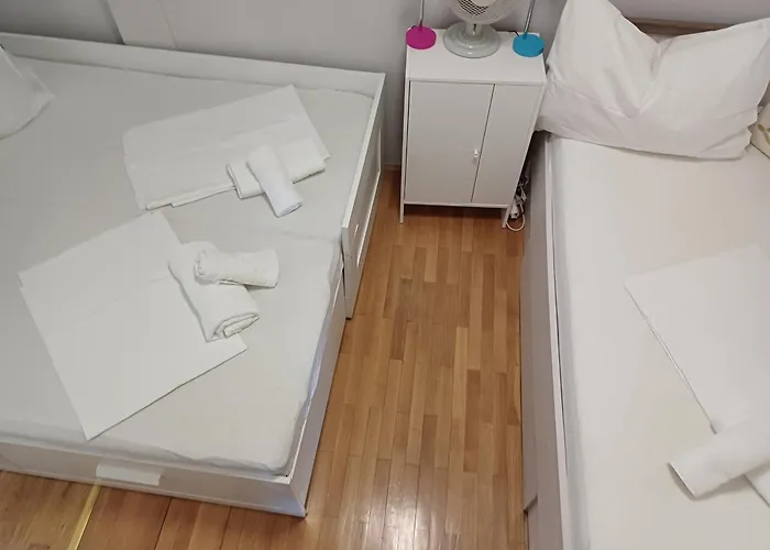 Laura Galileo Blizu Centra I Plaze *