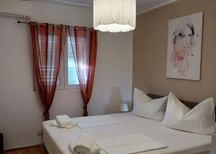 Laura Galileo Blizu Centra I Plaze * Makarska