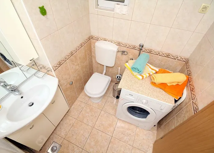 Laura Galileo Blizu Centra I Plaze Daire Makarska